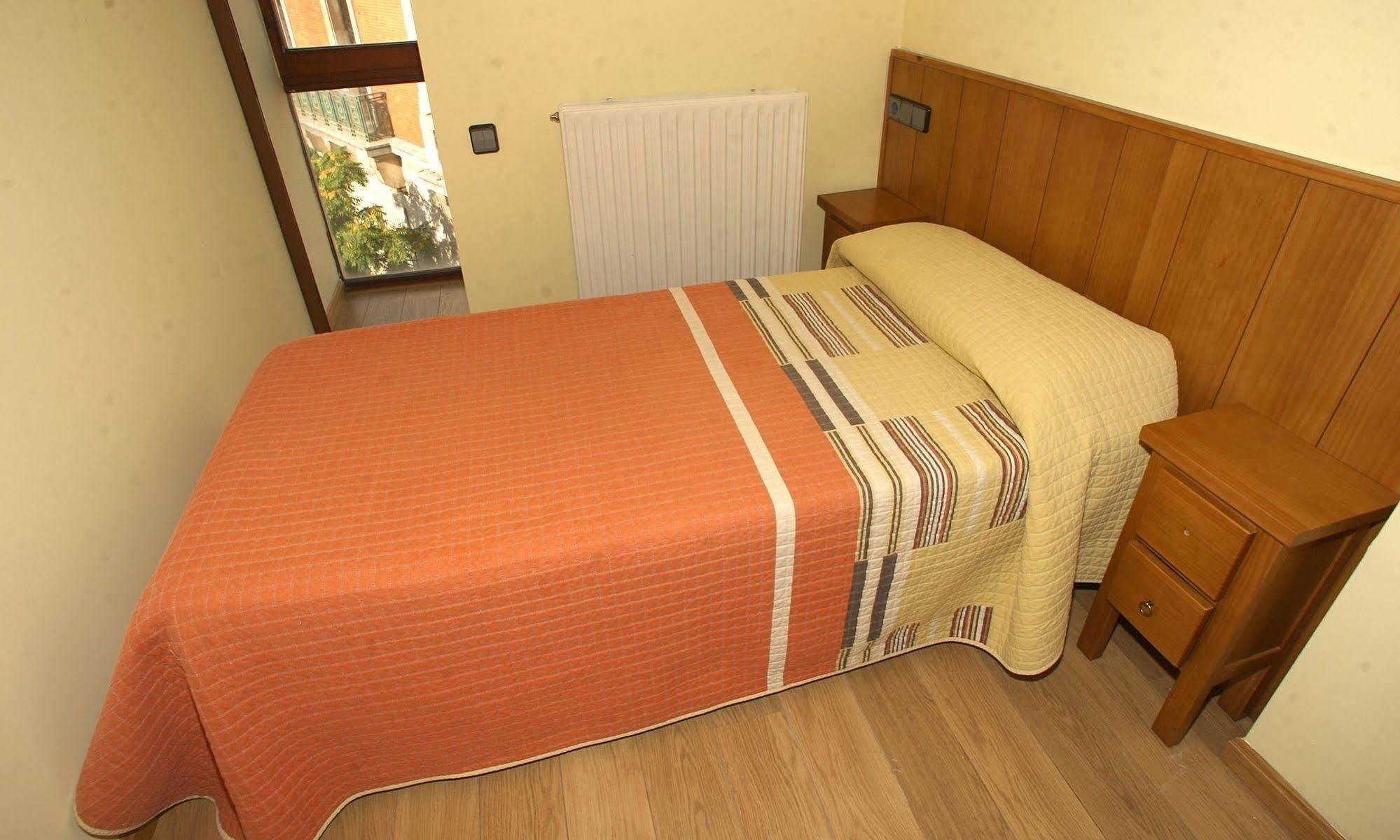 Hostal Caballeros โซรีอา ภายนอก รูปภาพ
