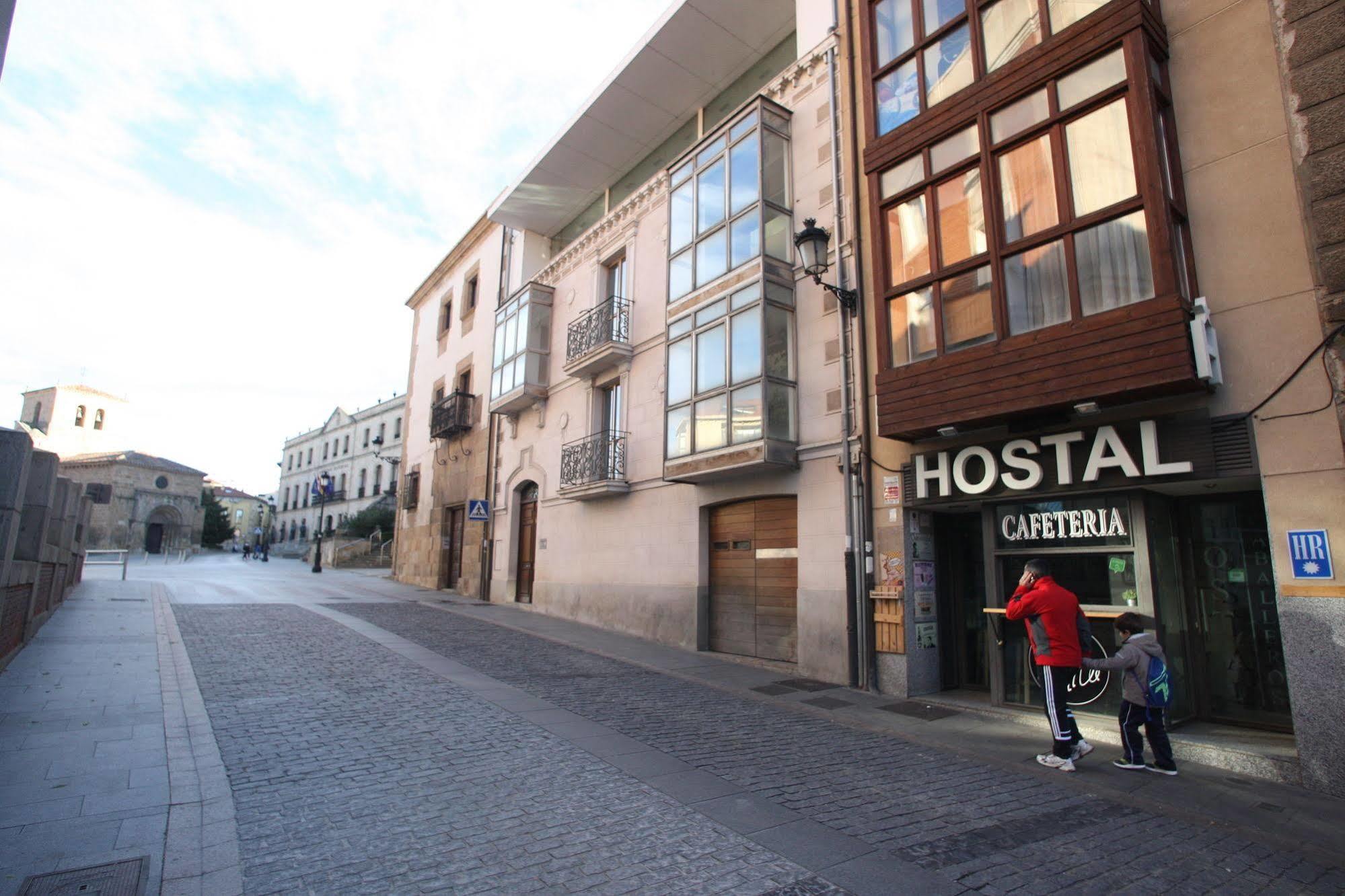 Hostal Caballeros โซรีอา ภายนอก รูปภาพ